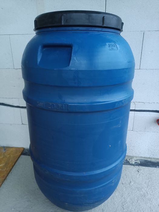 Beczki plastikowe 220L