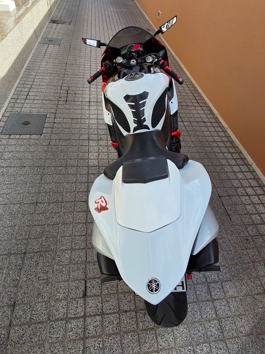 Yamaha R1 rn12 2005