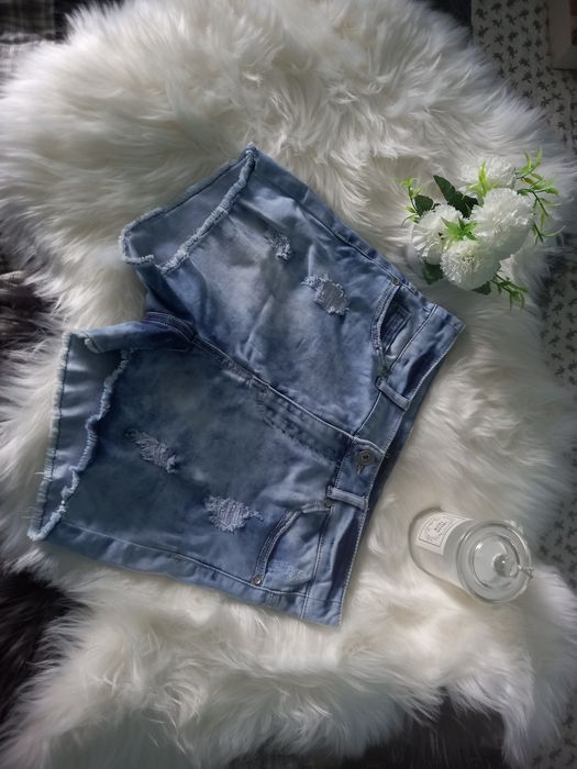 Jasno niebieskie spodenki Reserved rozmiar M