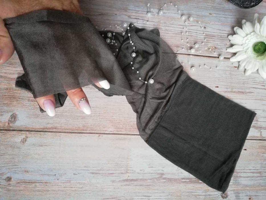 pończochy nylonowe szare