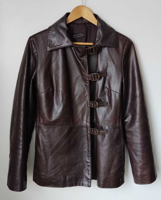 Коричнева шкіряна куртка з тонким утеплювачем