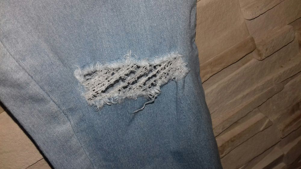 H&M spodnie rurki z dziurami 40