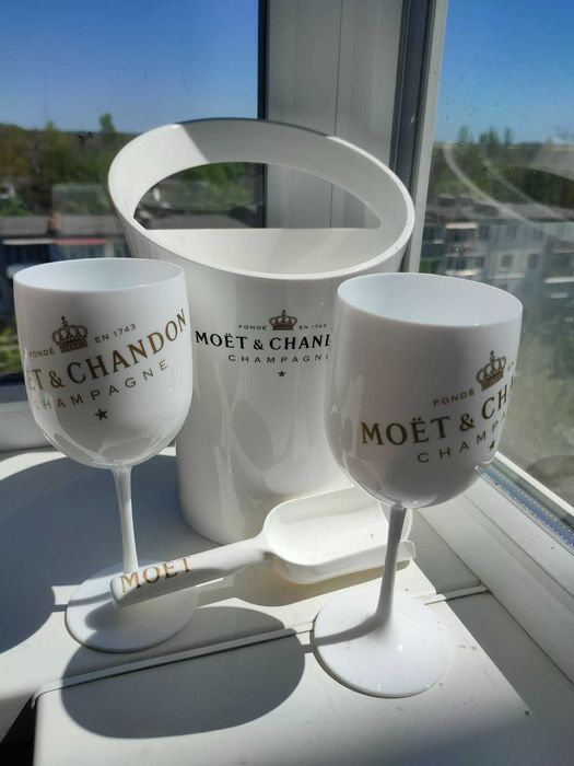 Бокалы акрил Moet & Chandon 0,25 и 0,5 л для шампанского вина
