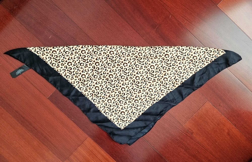 Lenço com padrão animal/ animal print Primark - nunca usado