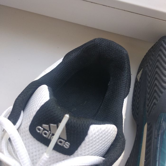 Белые кроссовки Adidas