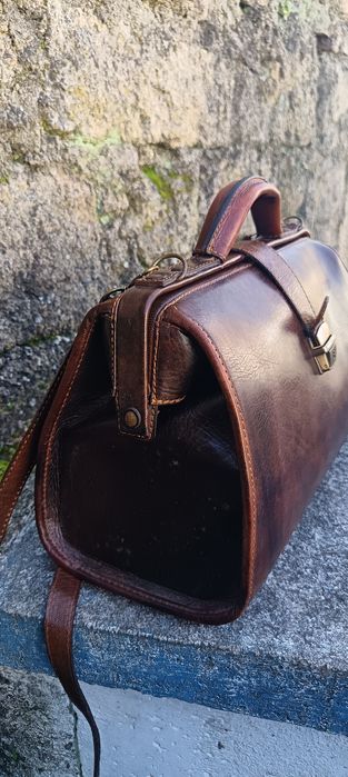 Mala de couro vintage em ótimo estado.