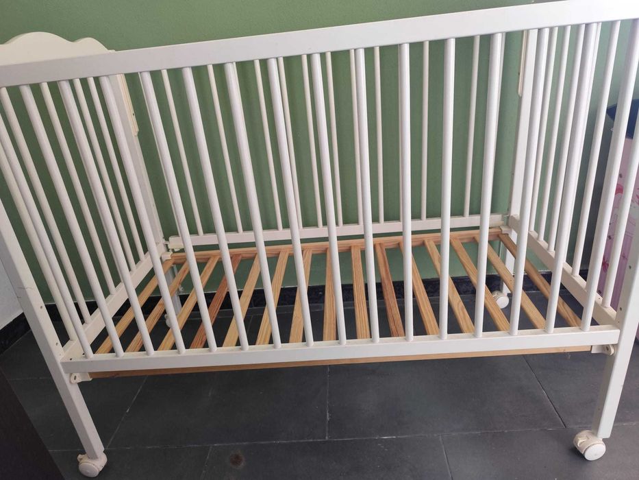 Berço Trama branco com colchão – praticamente sem uso