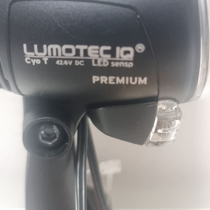 NOWA przednia lampka rowerowa Busch & Müller Lumotec IQ Cyo Premium T