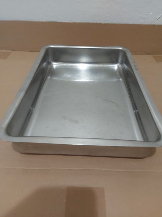 Tabuleiro inoxidável. Comprimento 38cm. Largura 26cm