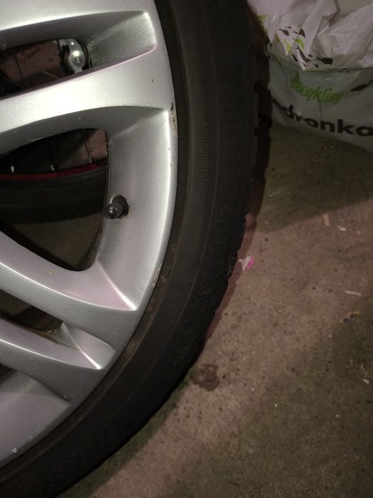 Koła Skoda alufelgi 18 cali 225/40/18 oponyContinental Zimowe