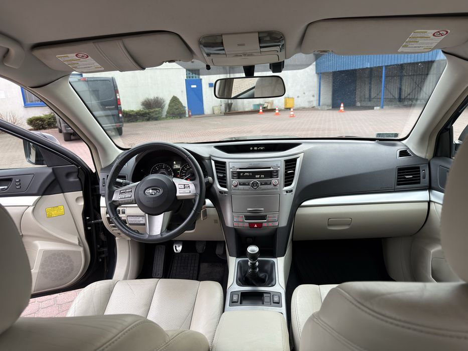 Subaru Legacy Outback 2011