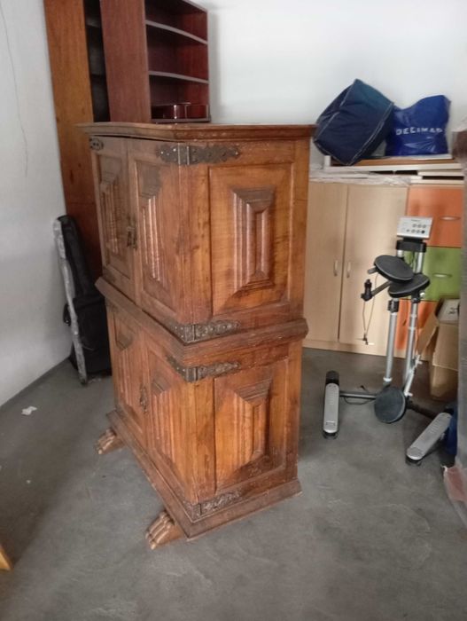 Móvel antigo ( garrafeira )