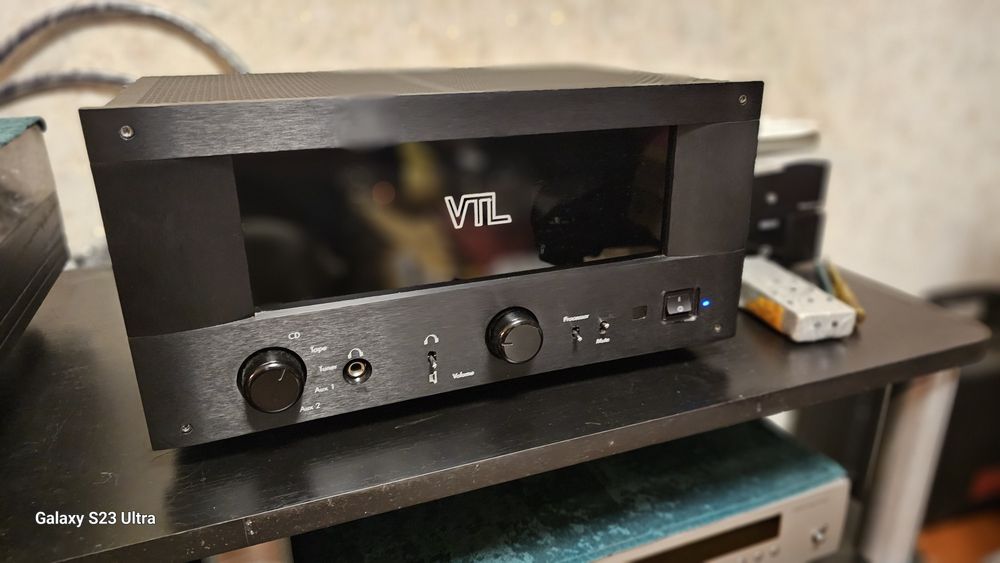 Продам Ламповый Интегральный Усилитель VTL-IT 85(USA)