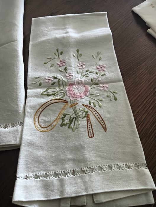 Conjunto de 2 panos de linho e bordados