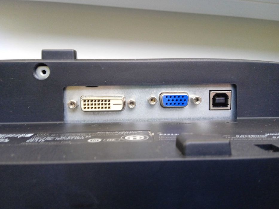 широкоформатный монитор Dell P2212H 22 дюйма