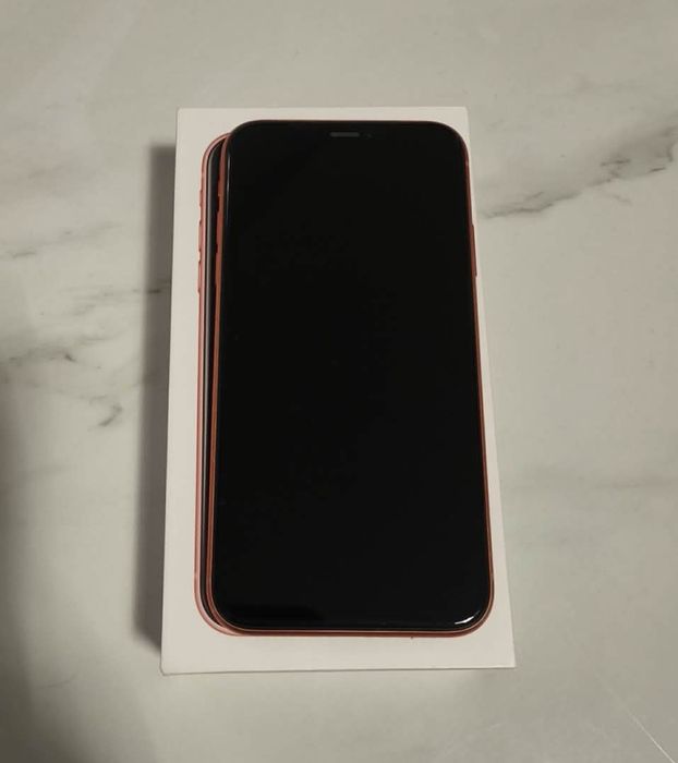 iPhone XR   64G.