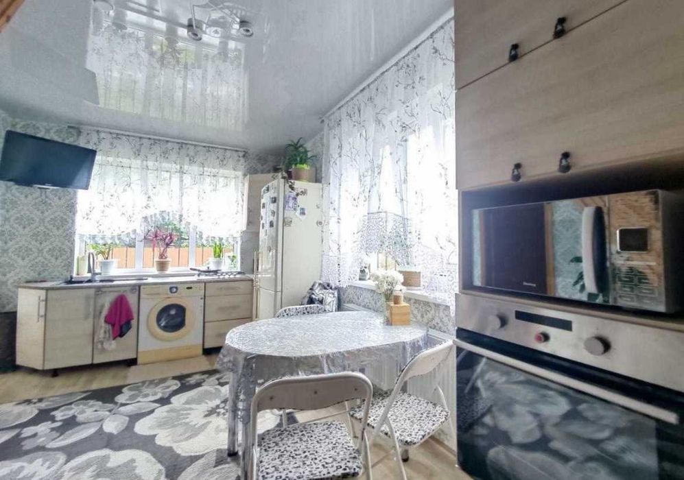 Дом новой постройки с ремонтом.