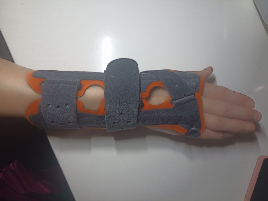 Ортез на зап'ясток - кисть  з іммобілізаційною шиною