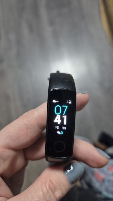 Фітнес браслет хонор бенд 4