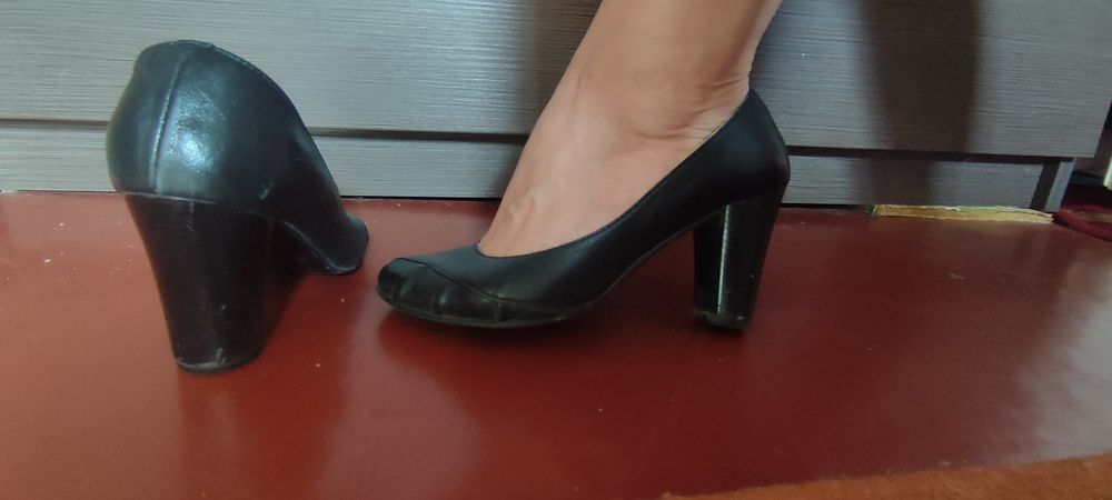 Взуття шкіряне жіноче туфлі на каблуку (підборах)