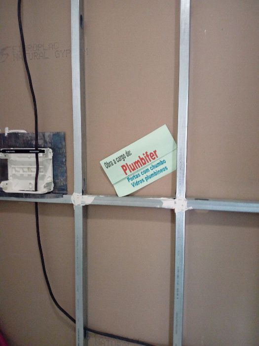 Instalação de chumbo para barreira radiológica