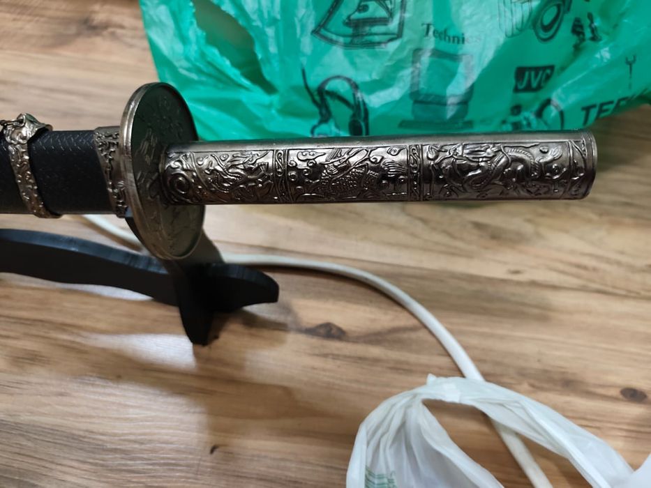 Продам сувенирный декоративный меч катана