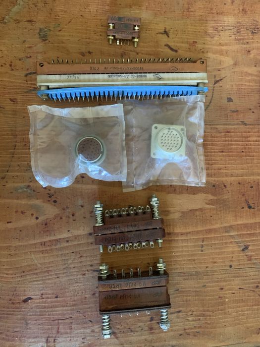 З'єднувачі електричні, роз'єми