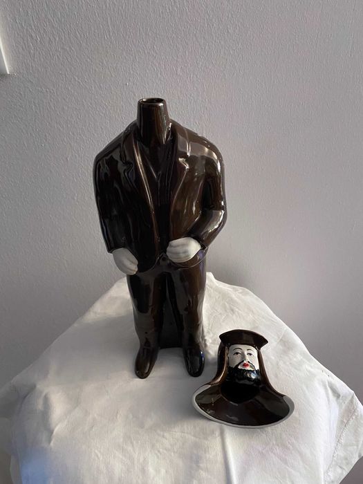 Atenção Colecionadores--Garrafa em Porcelana