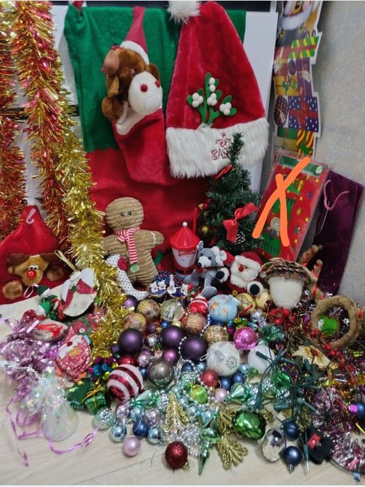 Великий лот новорічних іграшок, кульки та багато іншого, лоти