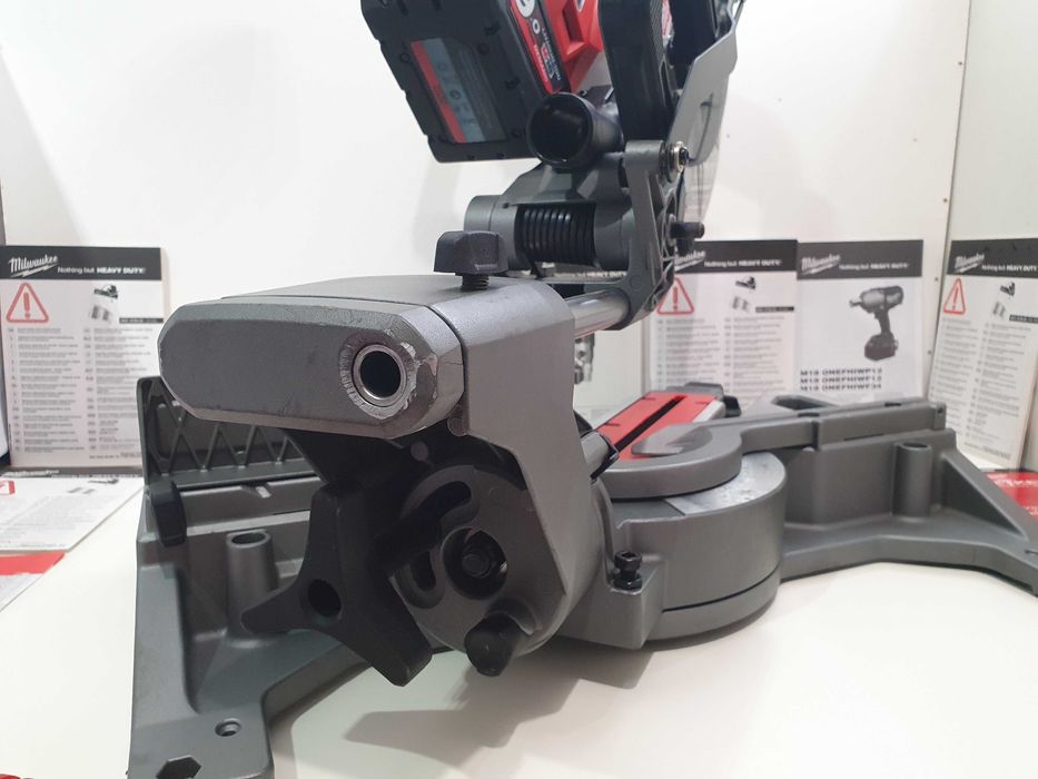 Pilarka ukośnica na 18v MILWAUKEE M18 FMS 190 FUEL pily dewalt+makita