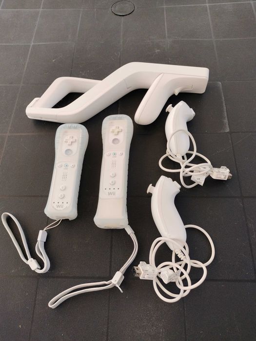 Consola WII como nova com acessórios e jogos