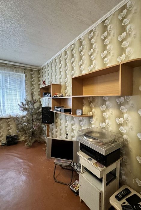 продам в центре Чугуева 3х комнатную квартиру