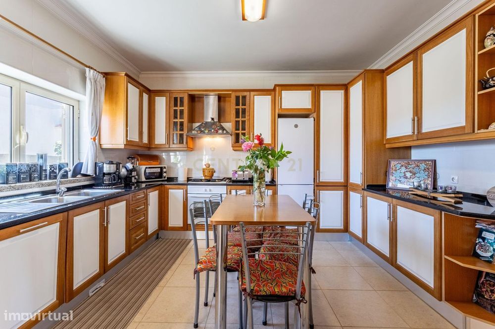 Modern T6 + T1 Villa in Figueiró dos Vinhos – Space, Comfort, and E