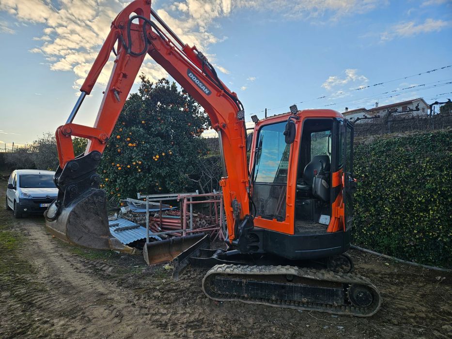 Mini Giratória Doosan DX035z