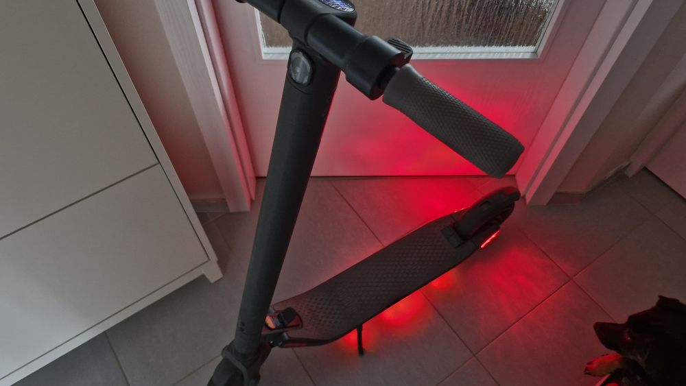 Hulajnoga Segway Ninebot Es2 z ładowarką