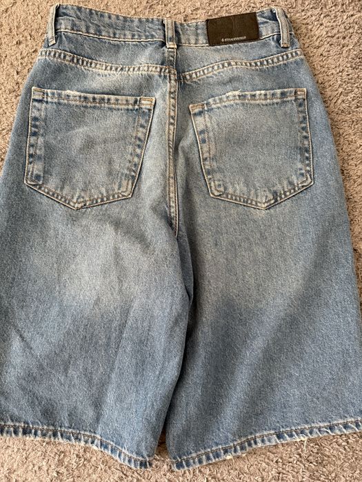 krotkie spodenki jeansowe