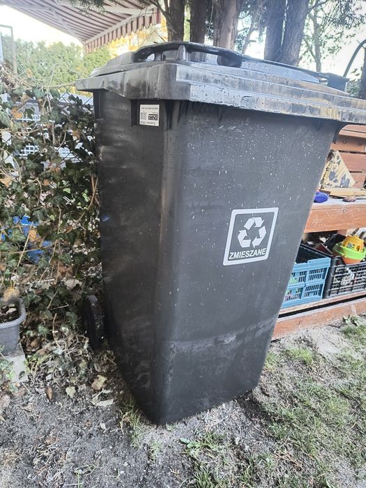 Kosz na smieci 240 l