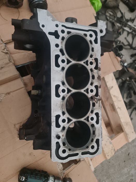 Dół silnika blok tloki ford transit 2.0 Eco blue YMR6 . 2019 rok .