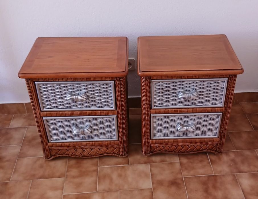 2 Mesinhas Cabeceira / Bedside Tables
