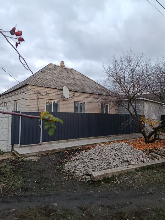 Продам будинок у м Синельникове.