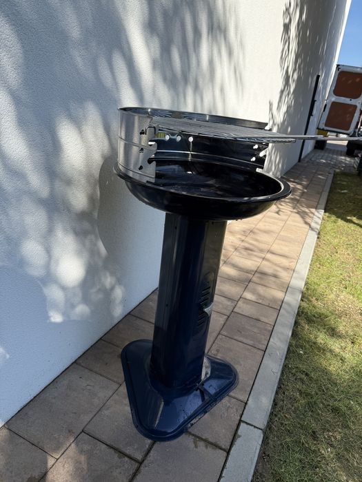 Grill kolumnowy granatowy