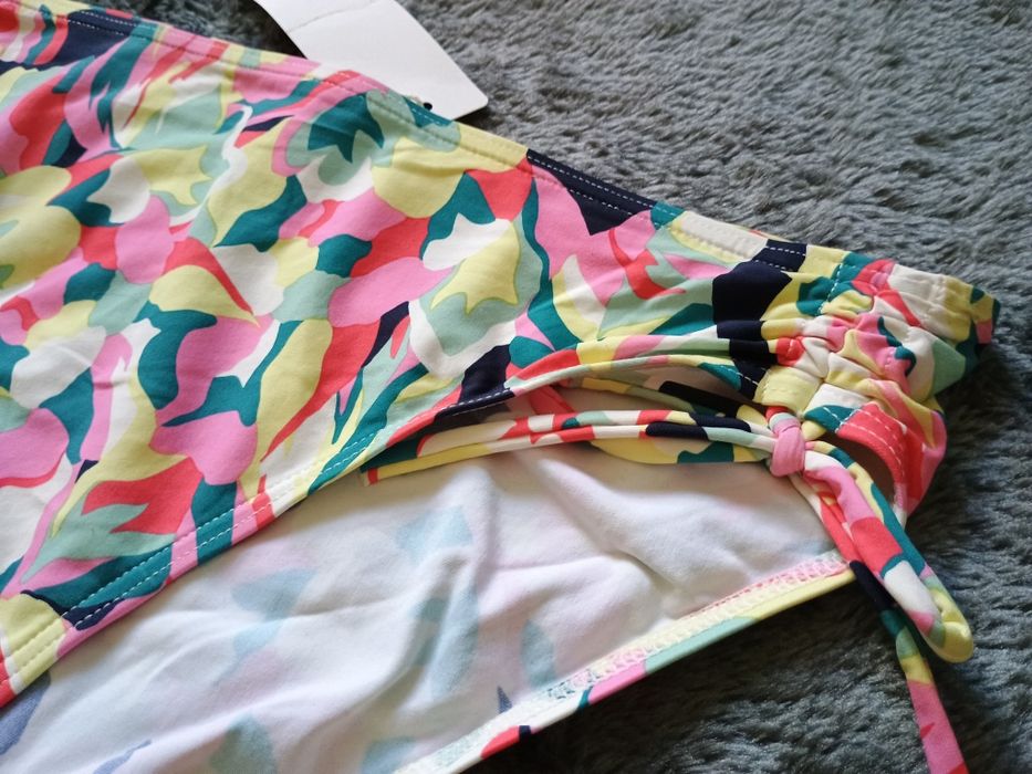 Dół od bikini Kolorowe egzotyczne kwiaty Esprit