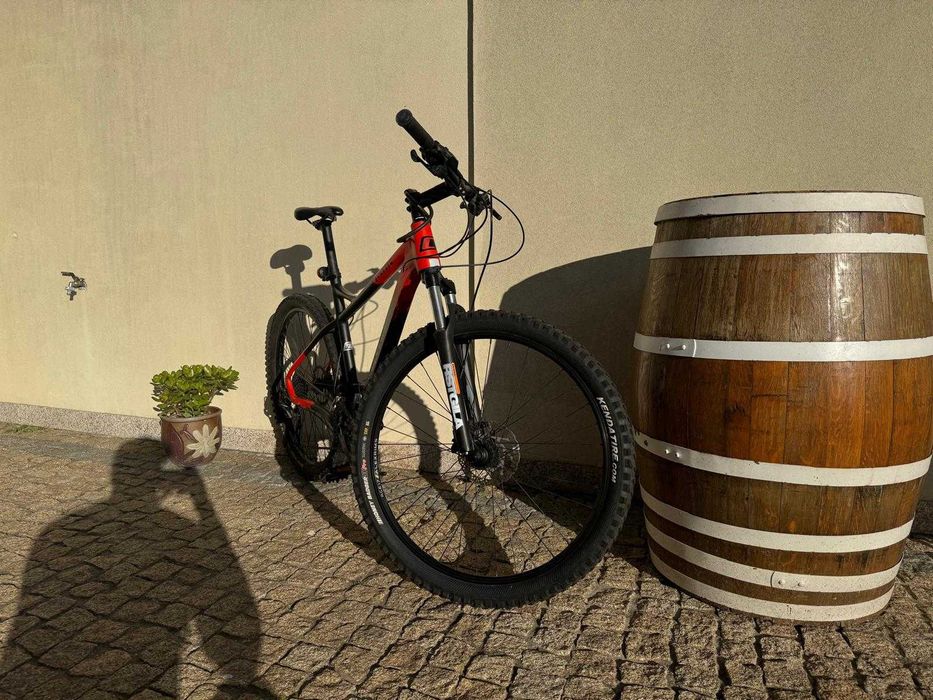 Bicicleta California Burbank Shimano Deore 10v | Suspensão | Tamanho S