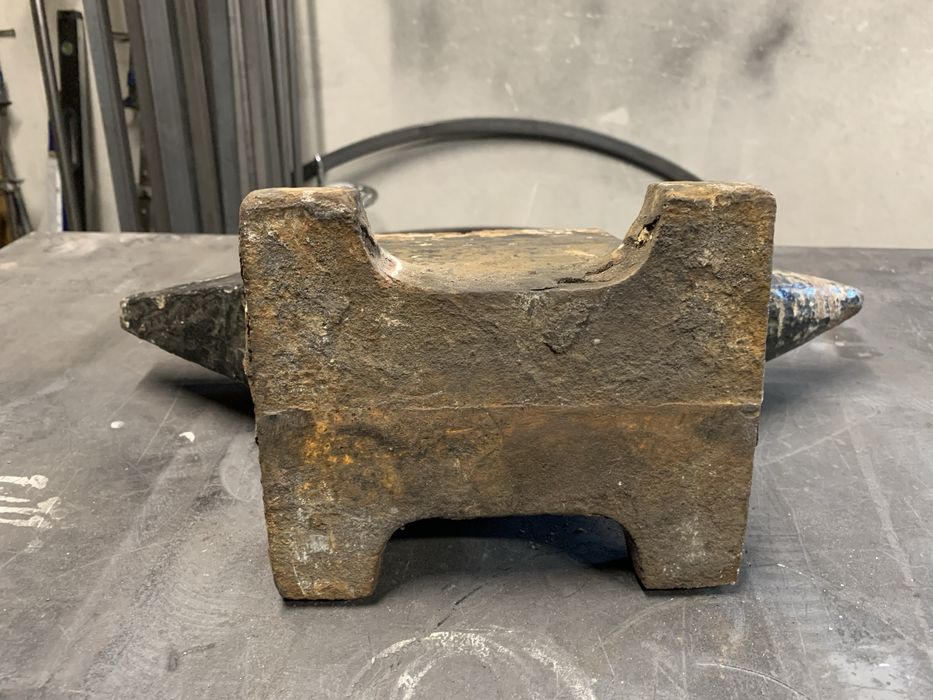 Kowadło  około 30 kg