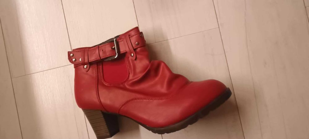 Nowy buty - botki czerwone, rozmiar 41, marka: Bonprix