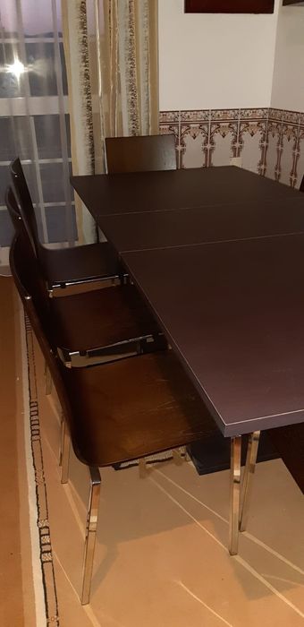Vendo mesa com cadeiras