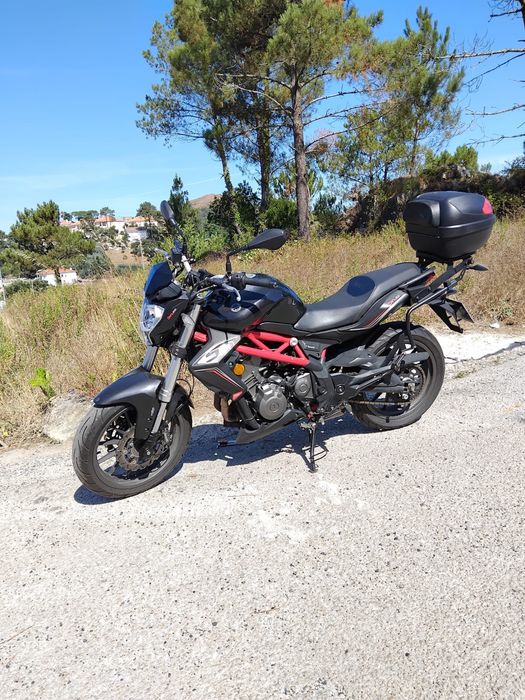 Benelli Bn302 Vermelha e Preta