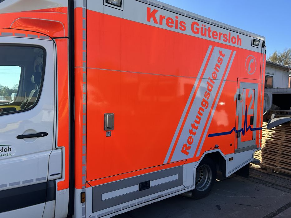 Kontener, karetka, zabudowa kamper