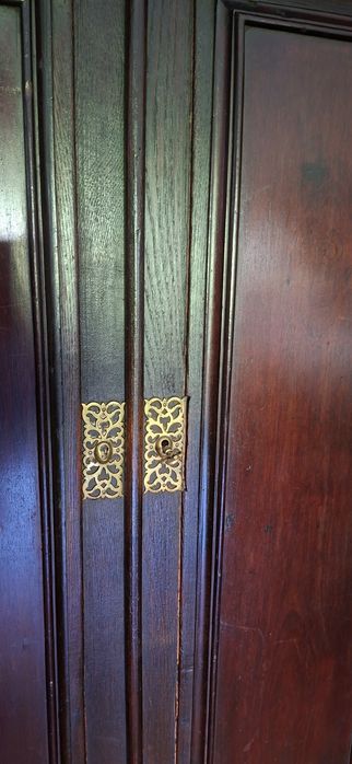 Armário Livreiro antigo de 2 portas - estilo torcidos e tremidos (bilros).