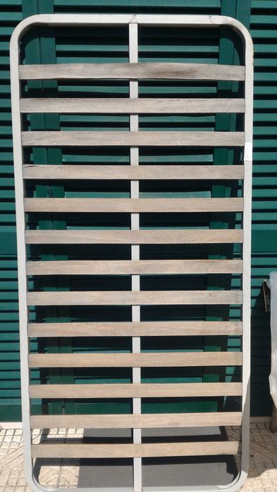 Cama de solteiro em Mogno maciça e Estrado